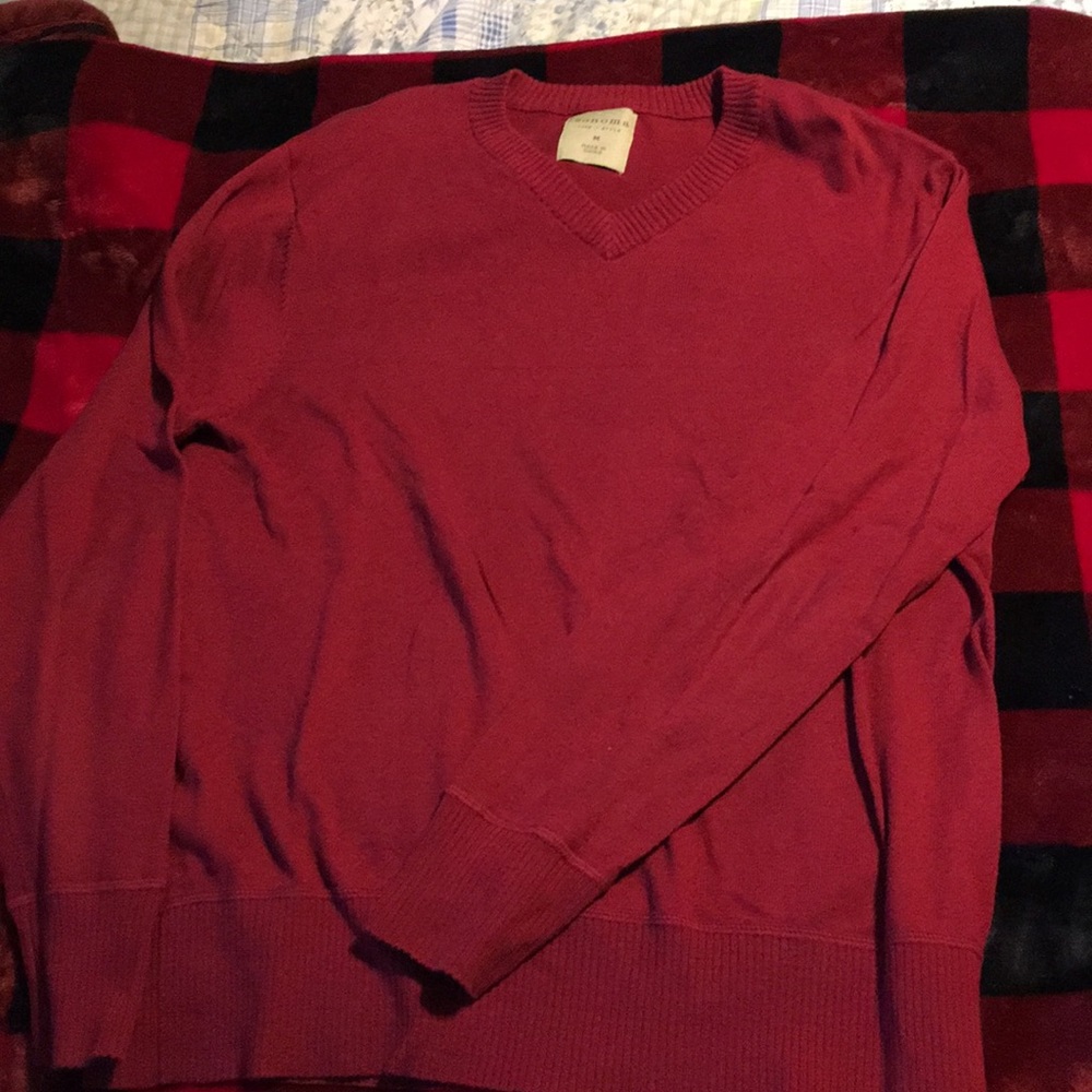 Men's long sleeved sweater V neck Size M